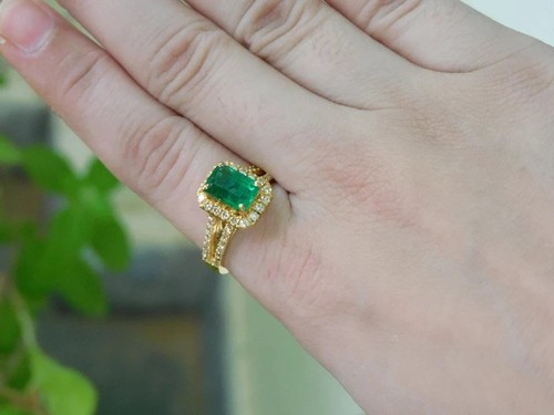 Emerald cut natural - ct,