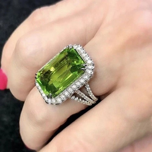 Emerald cut green - 2.56,