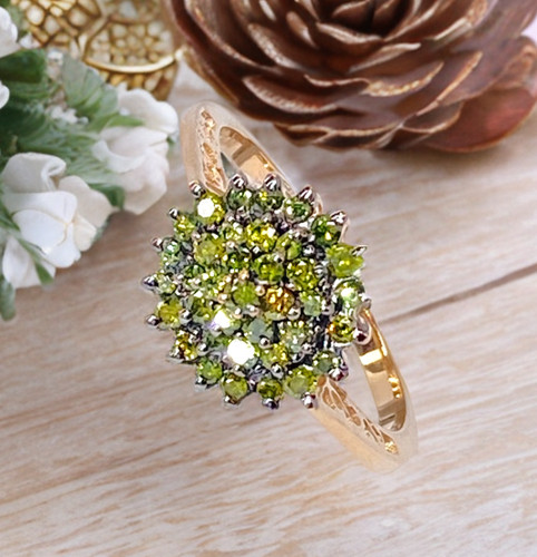 Green diamond cluster ring 9ct - green,