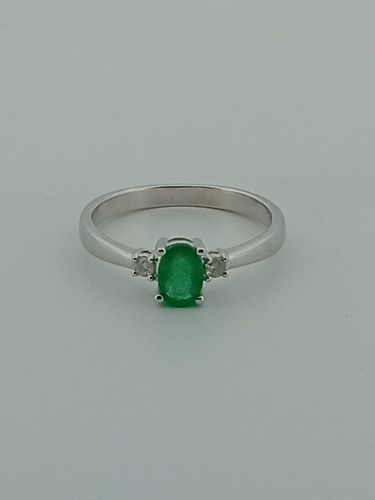 9ct white gold - gold, emerald