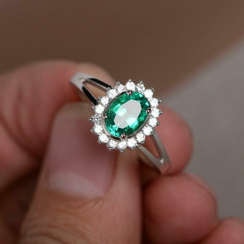 Oval cut green diamond - ct,