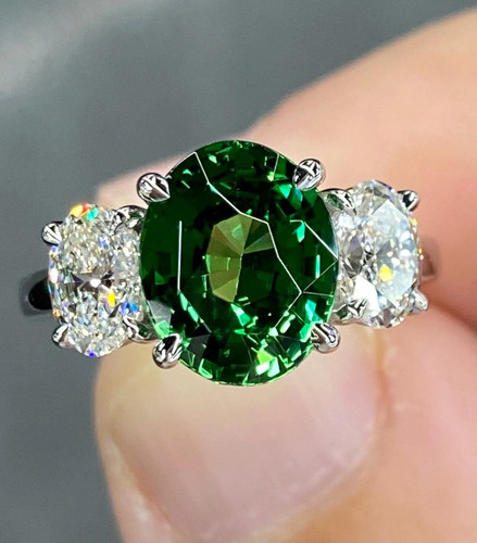 Oval cut natural emerald - oval,