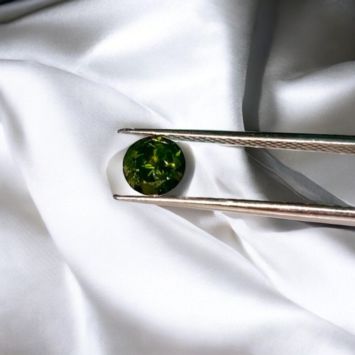 54ct round cut treated green - round,