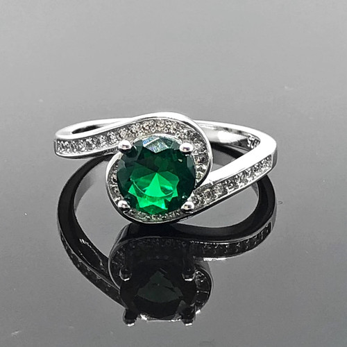 Round cut green diamond - round,