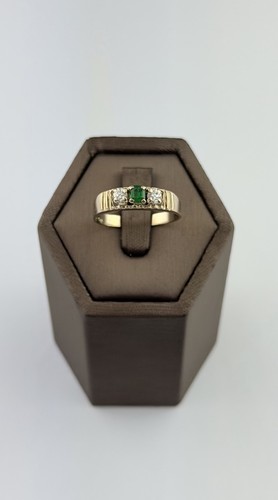 Emerald and 9ct gold - 9ct, ring