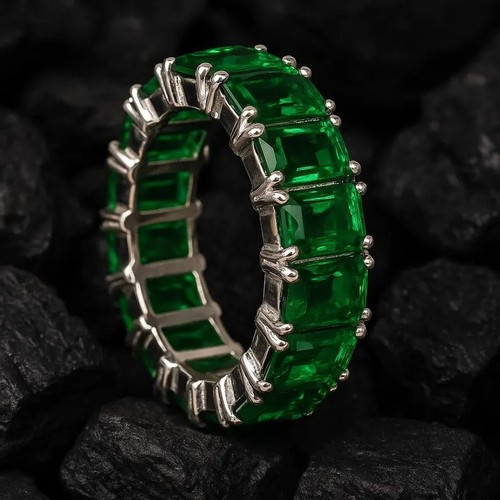 Emerald green diamond - 5.80,