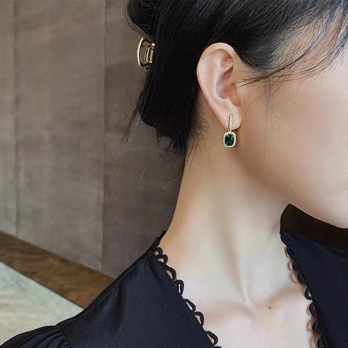 Elegant green diamond earrings - green,