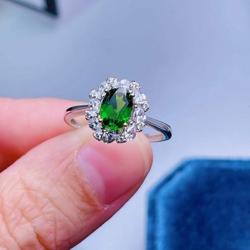 Oval cut green - green, diamond